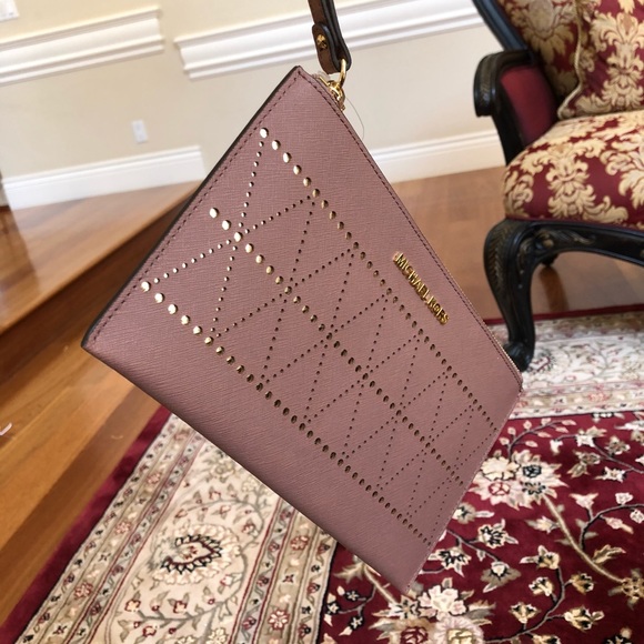Authentic Michael Kors perforated clutch wristlet - Picture 5 of 8
